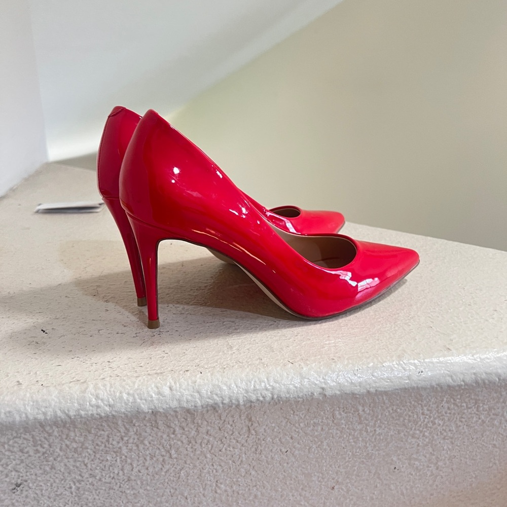 Steve Madden Red Patent Leather Pointed Toe Stiletto Pump Heels Size 7.5